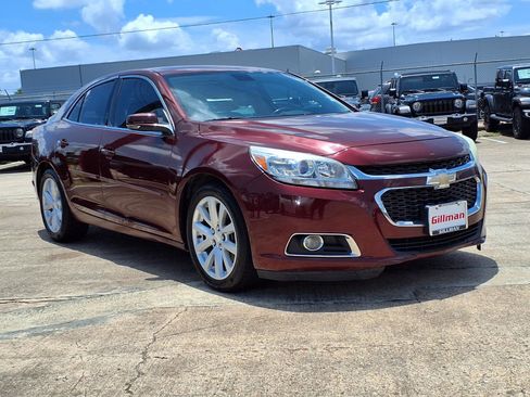 Used 2015 Chevrolet Malibu LT w/ Leather Package FWD image 2