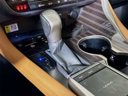 Used 2022 Lexus RX 450h AWD w/ Luxury Package image 15