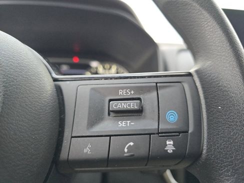 Used 2022 Nissan Rogue SV image 10