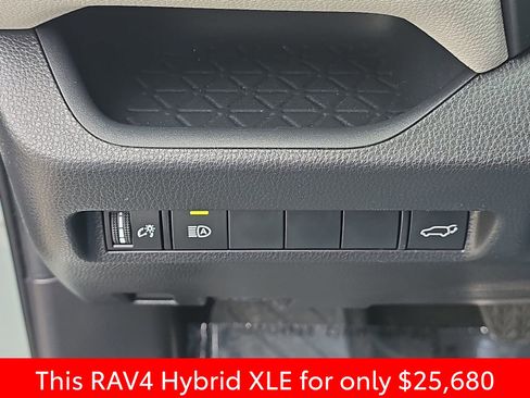 Used 2021 Toyota RAV4 XLE image 32