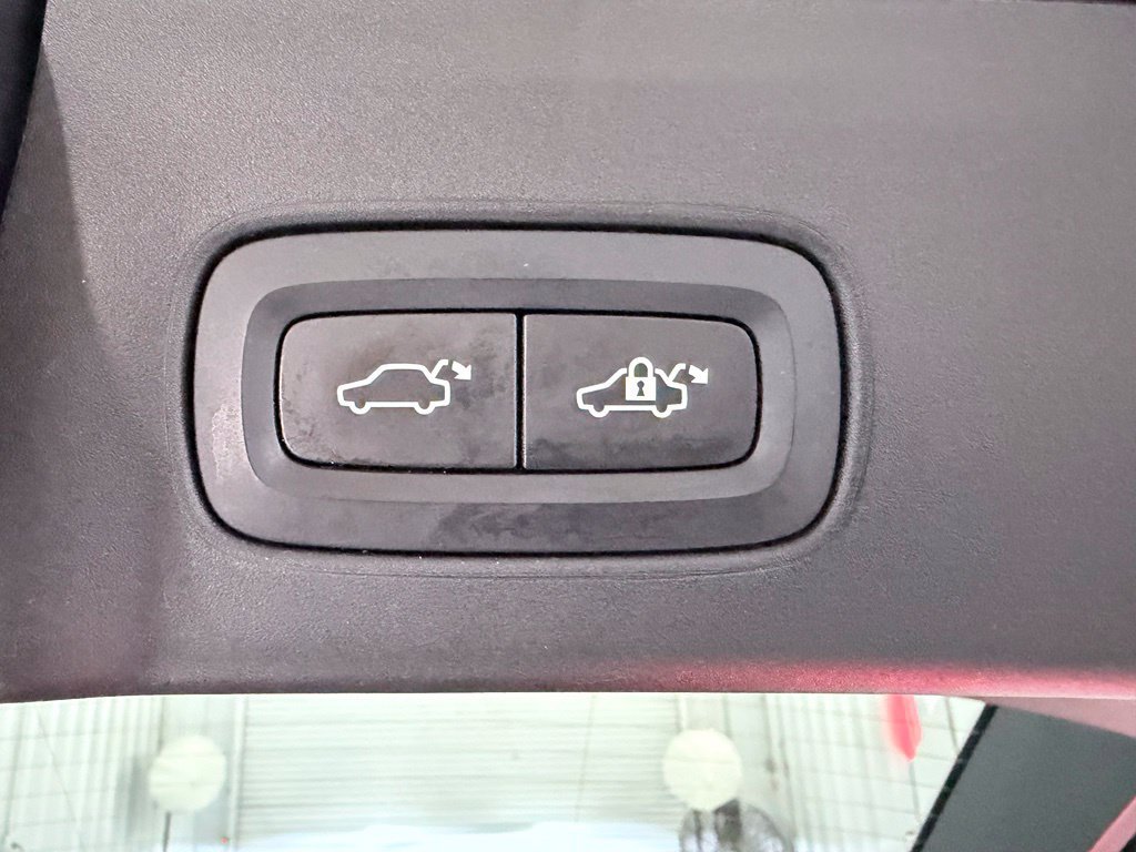 Used 2018 Volvo V90 T5 Cross Country w/ Convenience Package AWD/4WD image 34