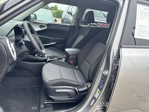 Used 2025 Kia Soul LX w/ LX Technology Package FWD image 36