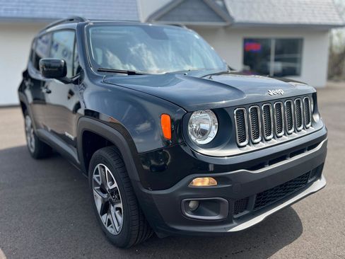 Used 2018 Jeep Renegade Latitude w/ Cold Weather Group AWD/4WD image 5