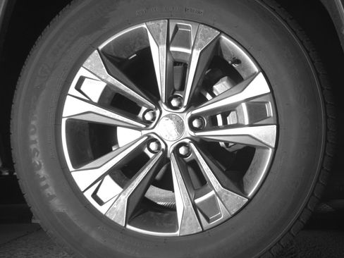 Used 2025 Chevrolet Equinox LT FWD image 13