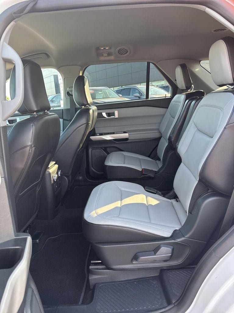 Used 2021 Ford Explorer XLT w/ Equipment Group 202A AWD/4WD image 26