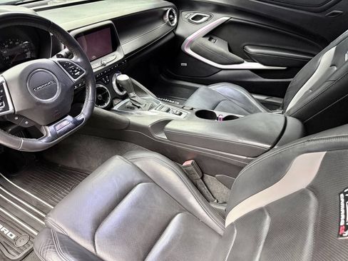 Used 2016 Chevrolet Camaro SS RWD image 9