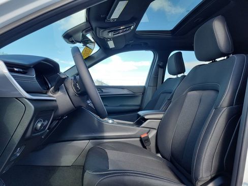 New 2025 Jeep Grand Cherokee Laredo X w/ Luxury Tech Group I image 21