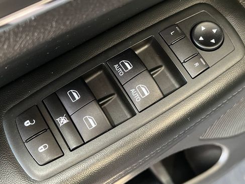 Used 2020 Jeep Grand Cherokee Limited AWD/4WD image 35