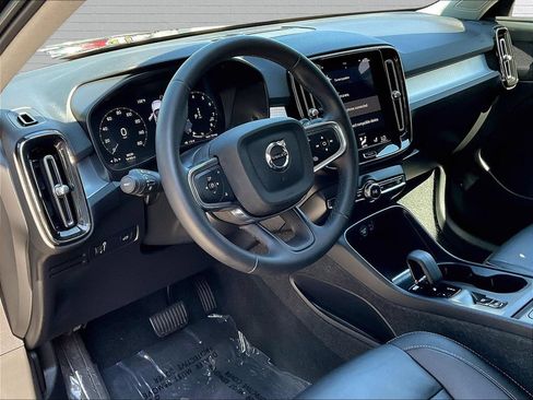 Used 2022 Volvo XC40 T5 Momentum AWD/4WD image 14