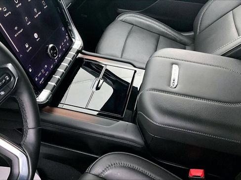 Used 2025 GMC Yukon Denali image 19