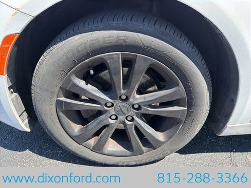 Used 2015 Chrysler 200 Limited w/ Convenience Group FWD image 10