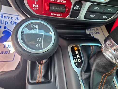 Used 2023 Jeep Gladiator Mojave w/ LED Lighting Group AWD/4WD image 15