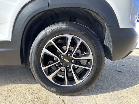 Used 2025 Chevrolet TrailBlazer LT FWD image 16