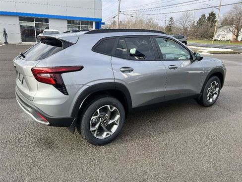 New 2026 Chevrolet Trax LT w/ Driver Confidence Package FWD image 6