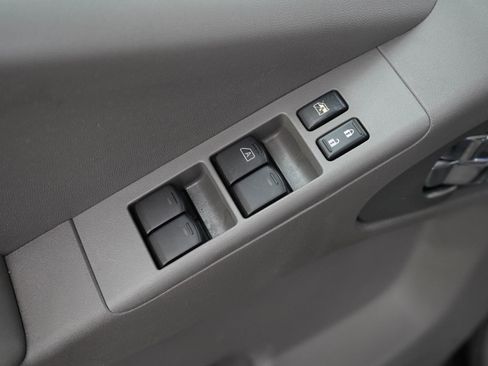Used 2012 Nissan Frontier SV AWD/4WD image 19