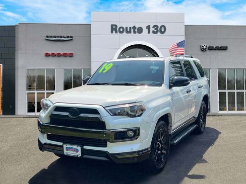 Used 2019 Toyota 4Runner Limited AWD/4WD image 2