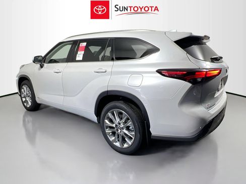New 2026 Toyota Highlander Limited image 6