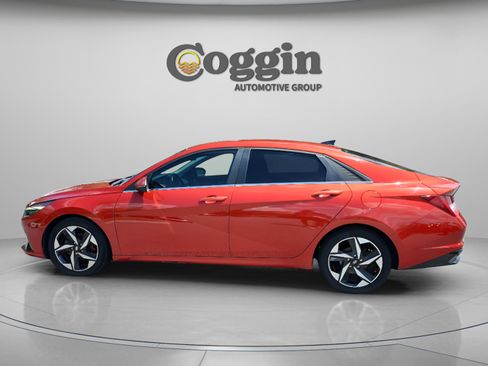Certified 2021 Hyundai Elantra Limited FWD image 2