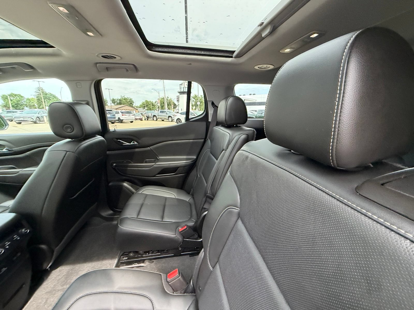 Used 2023 GMC Acadia SLT w/ Technology Package AWD/4WD image 5