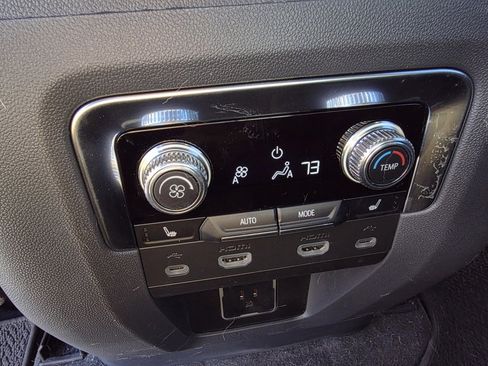 Used 2021 GMC Yukon Denali w/ Denali Ultimate Package image 27