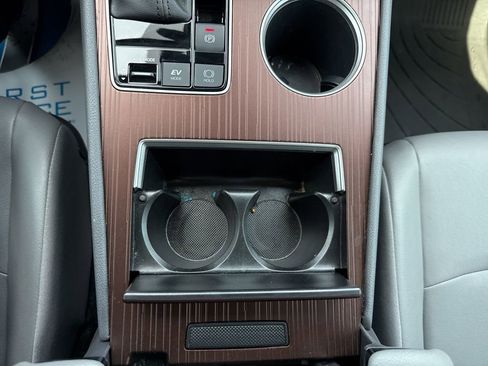 Used 2024 Toyota Sienna XLE image 25