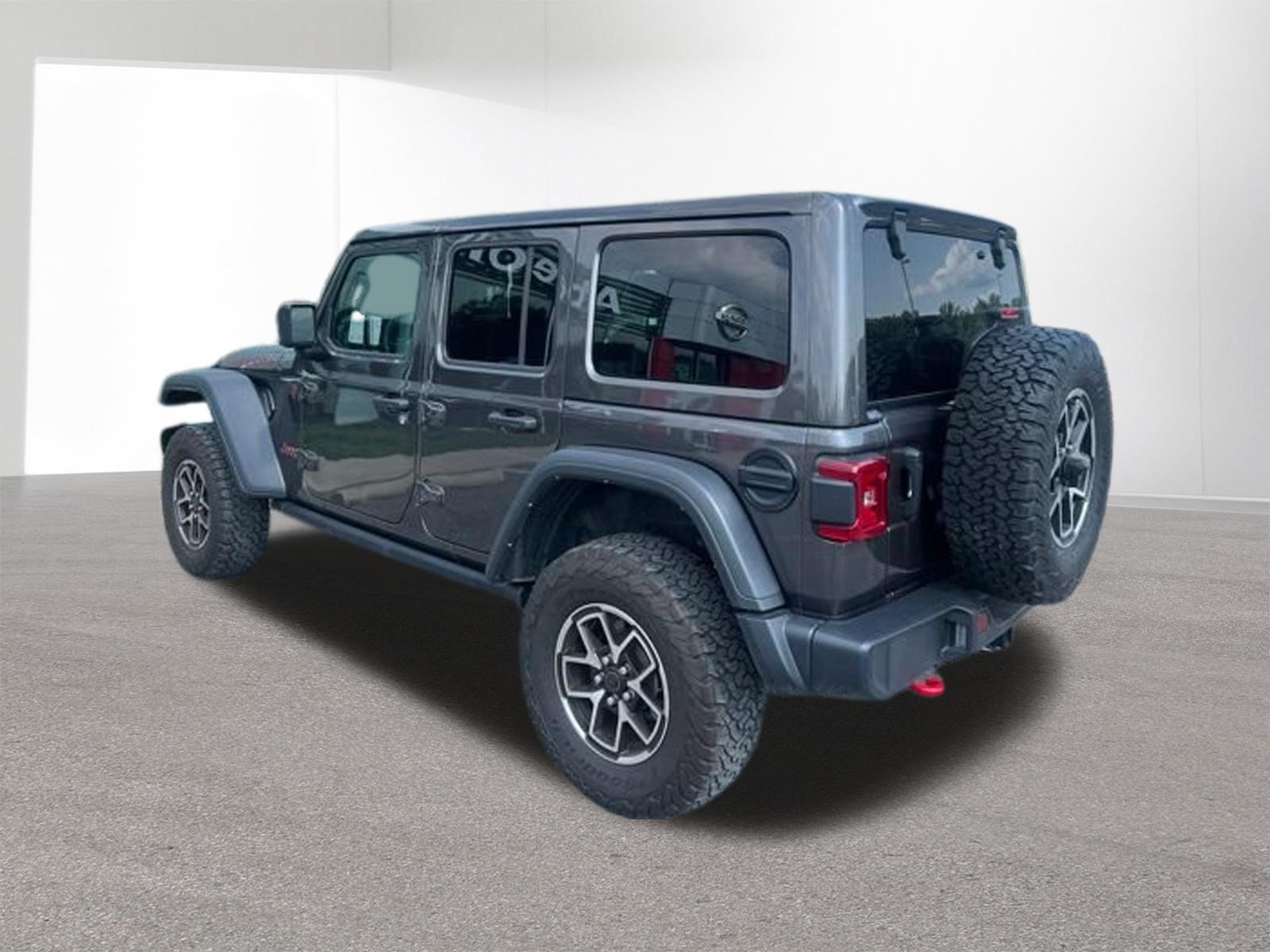 Used 2025 Jeep Wrangler Unlimited Rubicon w/ Convenience Group AWD/4WD image 24