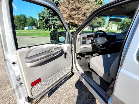 Used 2000 Ford F250 Lariat image 10