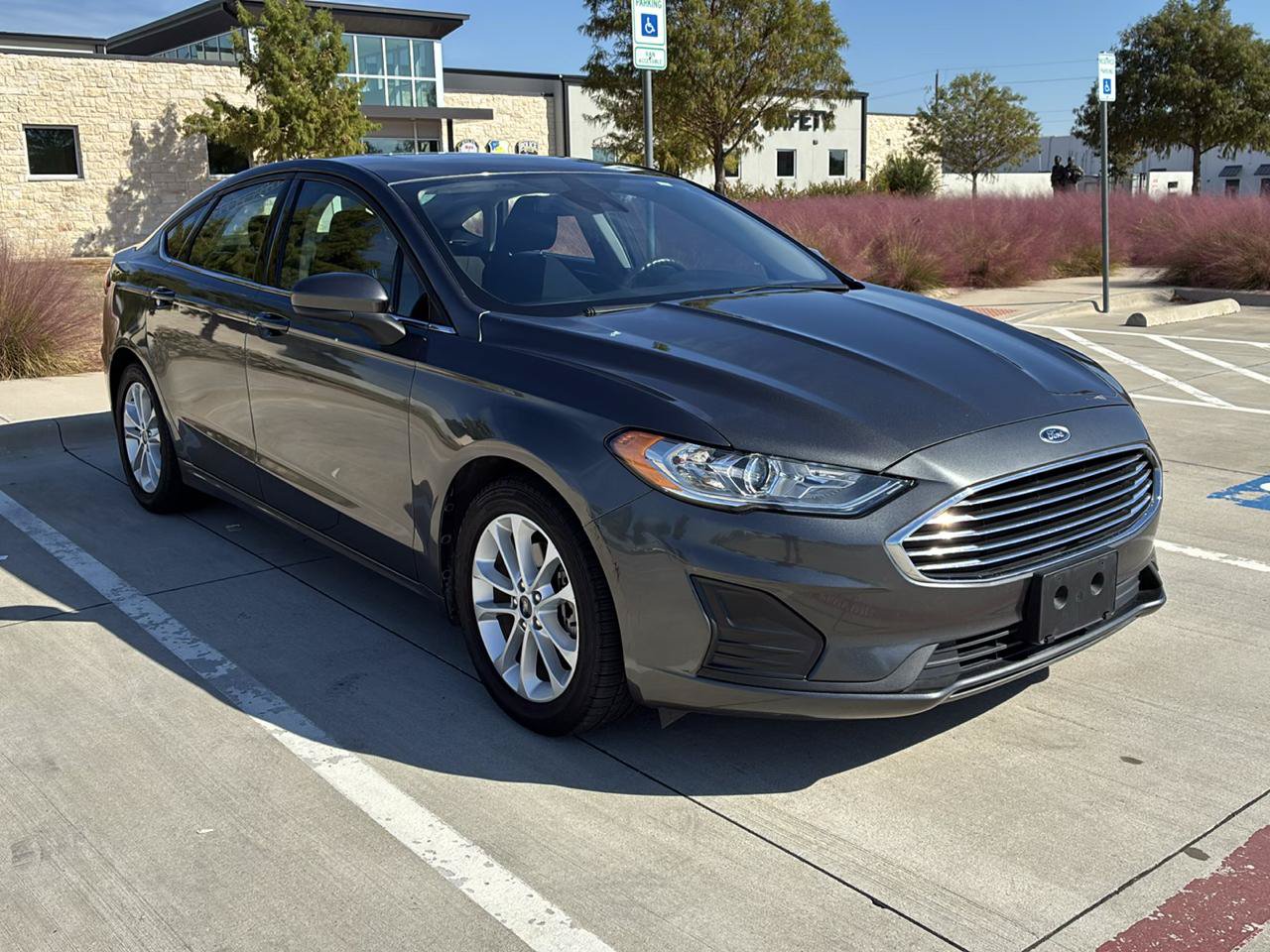 Used 2020 Ford Fusion SE FWD image 4
