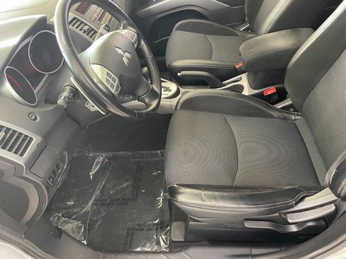 Used 2009 Mitsubishi Outlander SE image 18