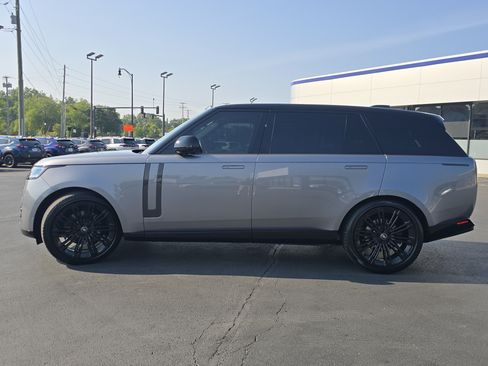 Used 2024 Land Rover Range Rover Long Wheelbase SE AWD/4WD image 4