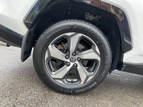 Used 2023 Toyota RAV4 SE w/ Weather & Moonroof Package image 12