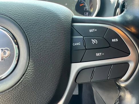 Used 2021 Jeep Grand Cherokee Laredo X AWD/4WD image 13