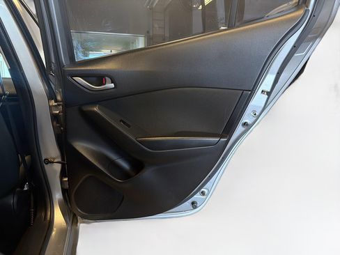 Used 2015 MAZDA MAZDA3 i Touring image 28