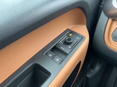 New 2025 Volkswagen ID. Buzz Pro S RWD image 39