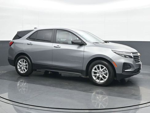 Used 2023 Chevrolet Equinox LS w/ LS Convenience Package image 8