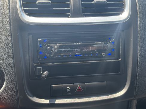 Used 2012 Dodge Avenger SE FWD image 12