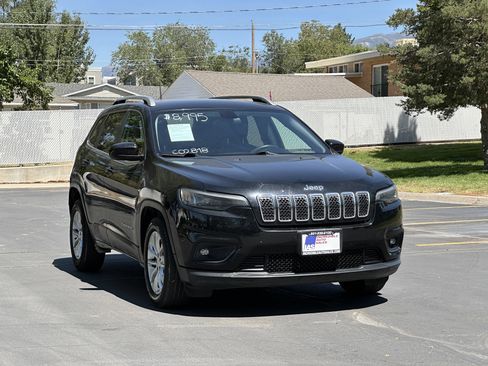 Used 2019 Jeep Cherokee Latitude w/ Popular Appearance Group FWD image 2