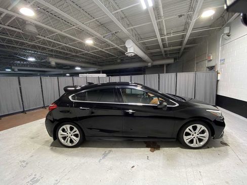 Used 2017 Chevrolet Cruze Premier image 27
