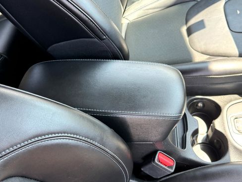 Used 2019 Jeep Cherokee Latitude Plus w/ Comfort/Convenience Group image 52