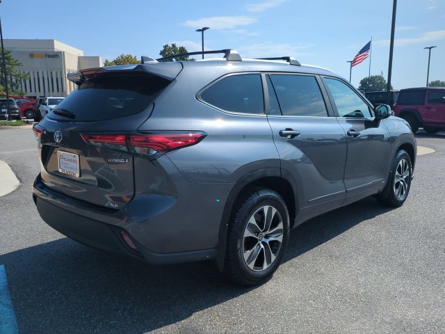 Used 2023 Toyota Highlander XLE AWD/4WD image 4