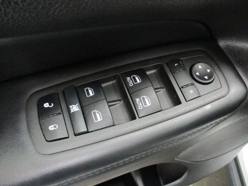 Used 2022 Jeep Grand Cherokee Limited image 19