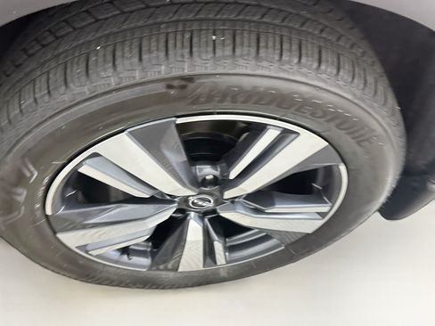 Used 2023 Nissan Rogue SL AWD/4WD image 11