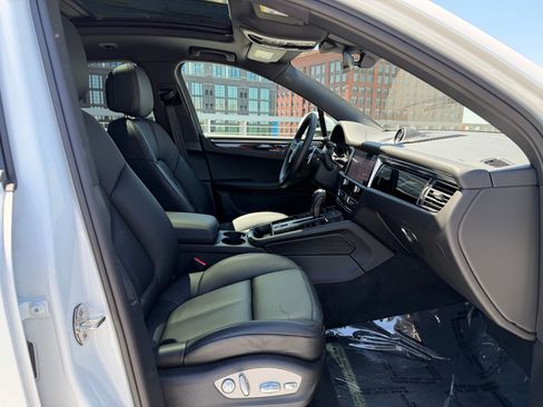 Certified 2026 Porsche Macan AWD/4WD image 15