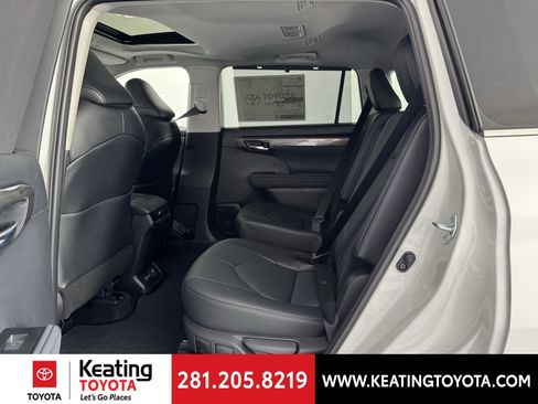 New 2026 Toyota Highlander Limited image 6