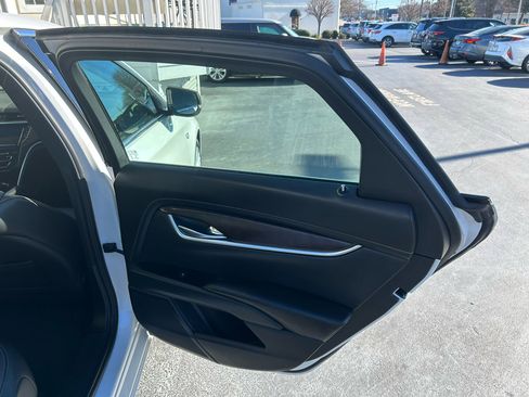 Used 2019 Cadillac XTS Luxury image 24