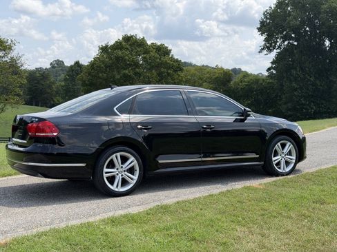 Used 2013 Volkswagen Passat TDI SE FWD image 18