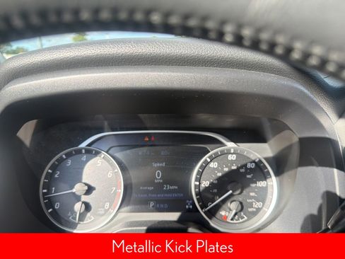 Certified 2024 Nissan Titan SV w/ SV Convenience Package image 26