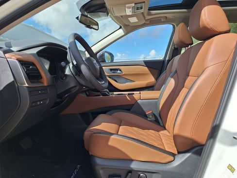 Used 2026 Nissan Rogue Platinum w/ Platinum Premium Package image 12