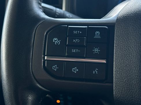 Used 2022 Ford F150 Lightning Lariat image 31