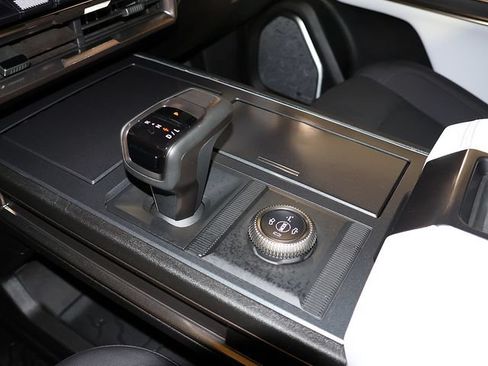 Used 2025 GMC Hummer EV 2X w/ LPO, Illumination Package AWD/4WD image 24